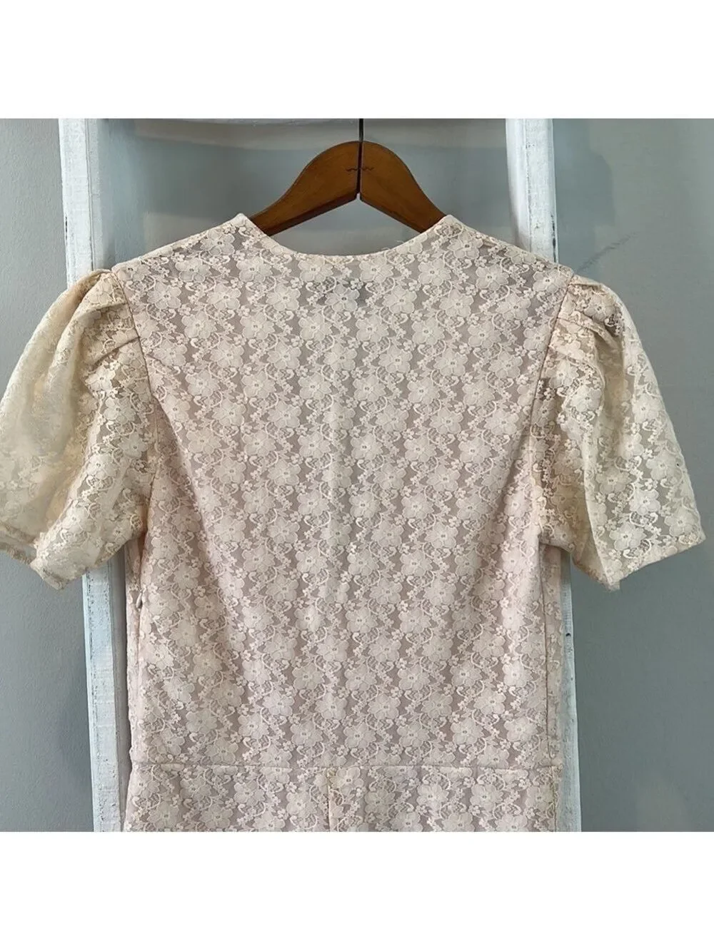 𝅺ravi Famous lace deep v romper size 12